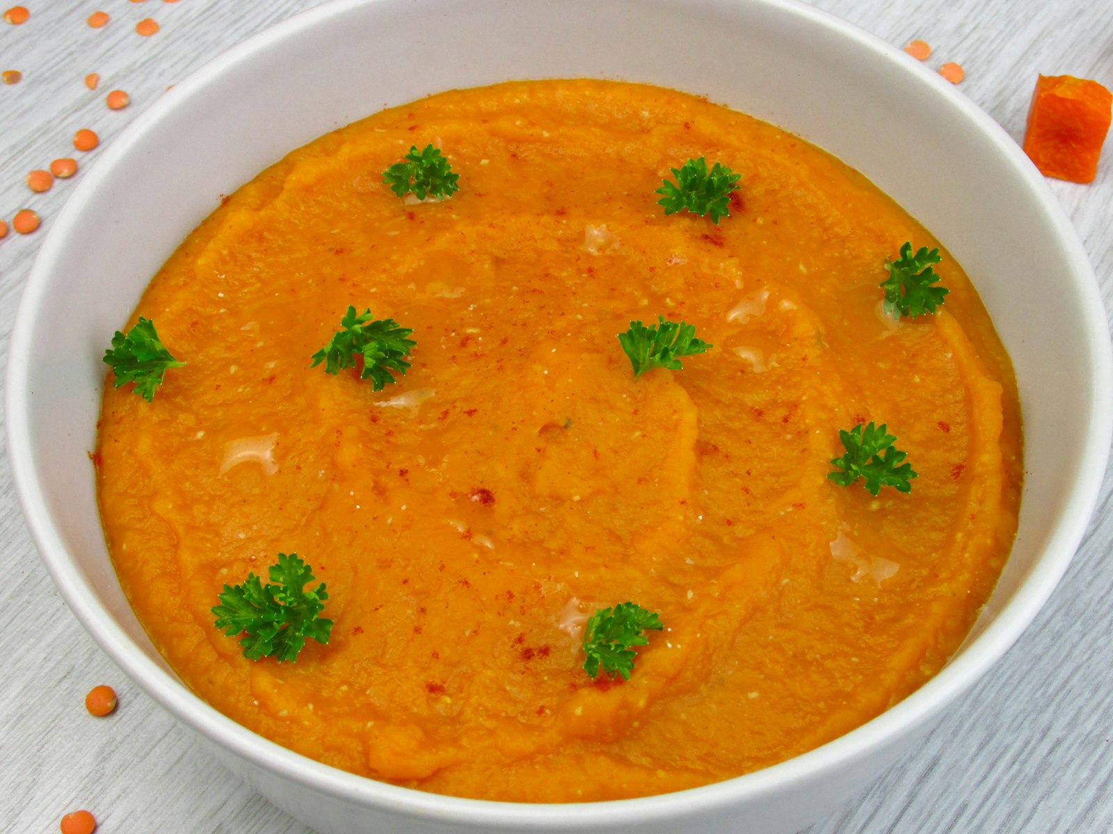 Mercimek çorbası kâsesi